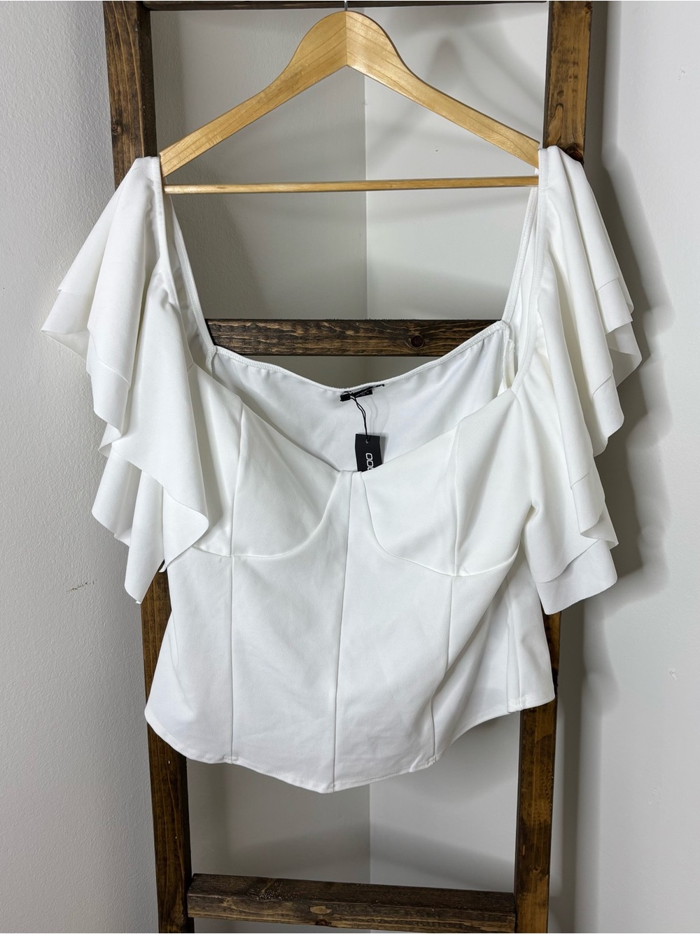 Boohoo White Ruffle Top Size 16